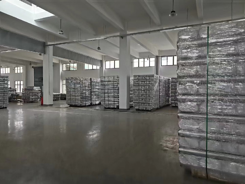 清仓特惠！2 米 304 不锈钢猪槽：降本增效，助力养殖升级